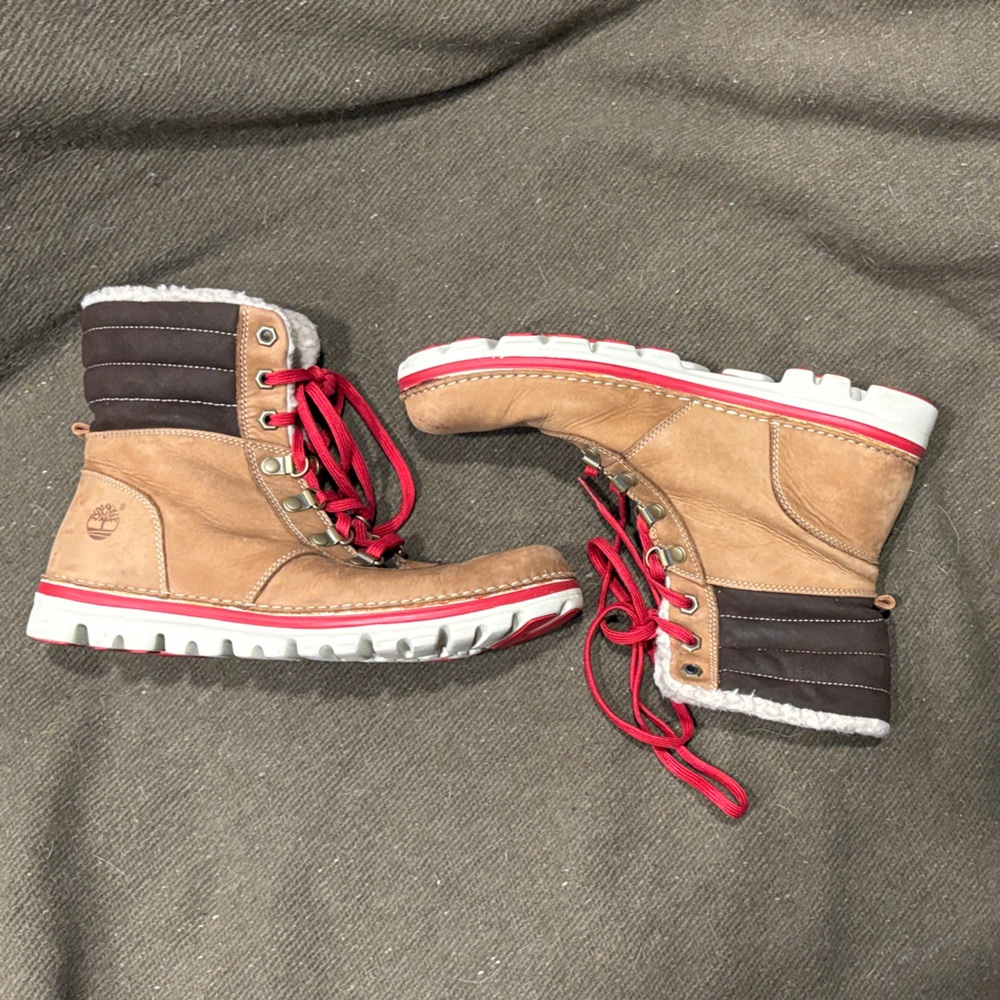 Timberland Women’s Tan and Dark Brown Leather Boots with Red Laces